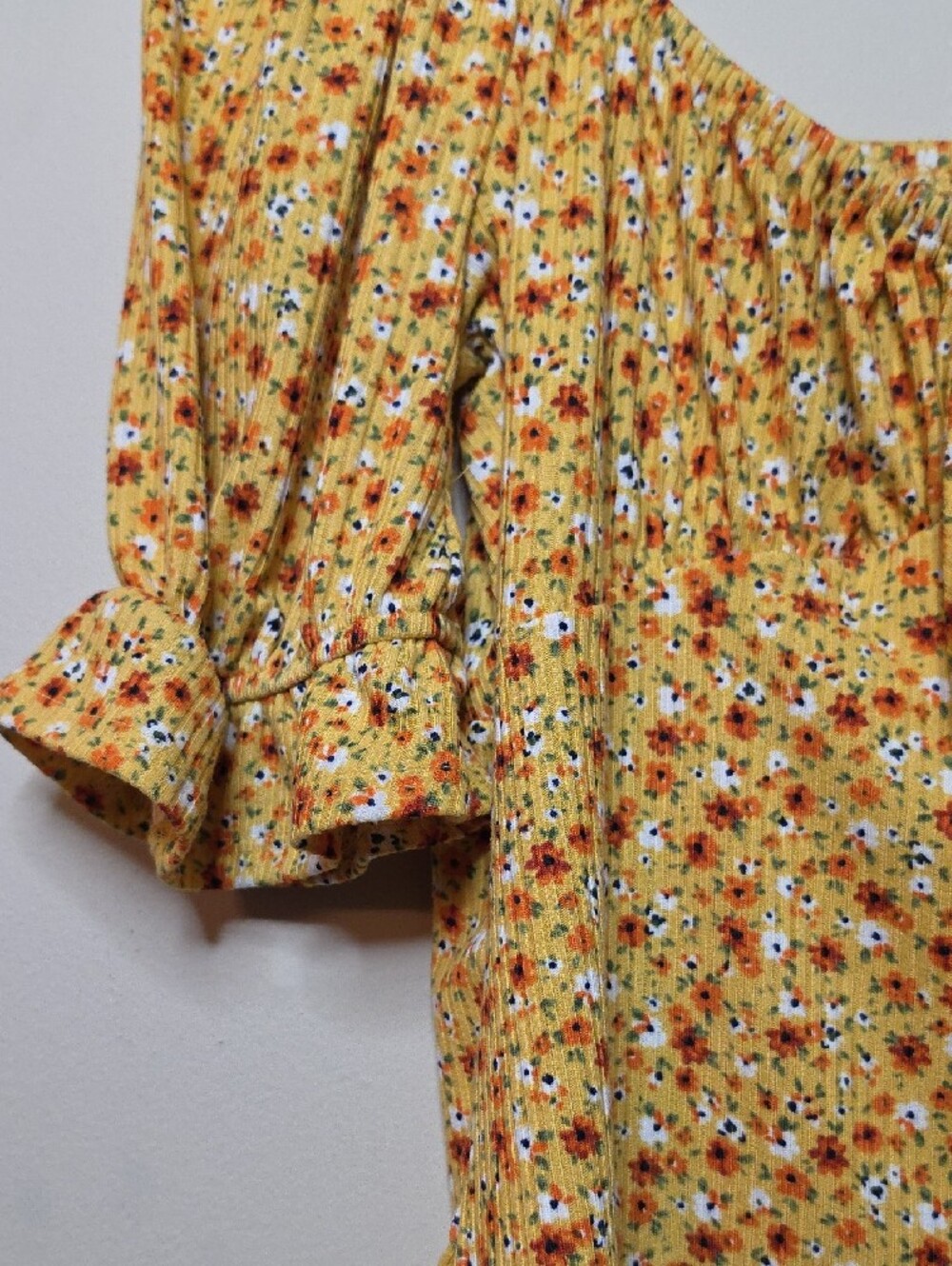 Made With Love Yellow Floral Gathered Sweetheart Neckline Puff Sleeve Crop Top - Picture 5 of 8